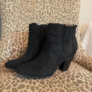 Adrienne Vittadini black bootie
